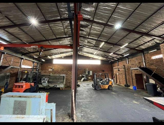 989M² WAREHOUSE FOR SALE IN BRAKPAN CENTRAL